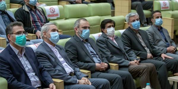 آیین تكريم و معارفه فرماندار شهرستان خمين با حضور استاندار مرکزی،نماينده مردم خمين در مجلس شوراي اسلامي، معاون سیاسی،امنیتی و اجتماعی استاندار و اعضای شورای اداری شهرستان برگزار شد.