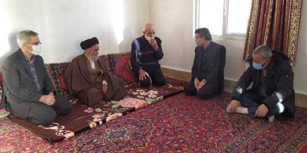 فرماندار و امام جمعه با خانواده شهیدان براتی ، اباذری و میرزایی دیدار کردند