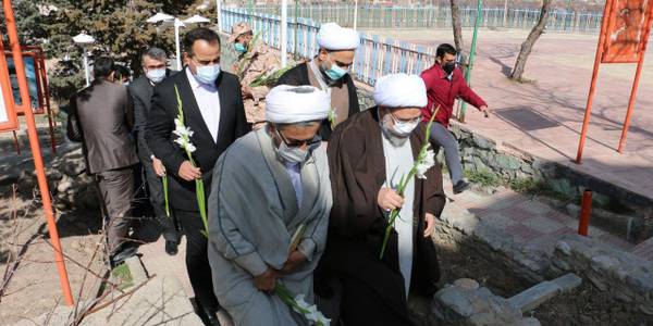 تربت شهدای گمنام تفرش غبار روبی و عطر افشانی شد