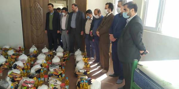 توزیع بسته های کمک معیشتی در رزمایش کمک مومنانه در بخش خنجین
