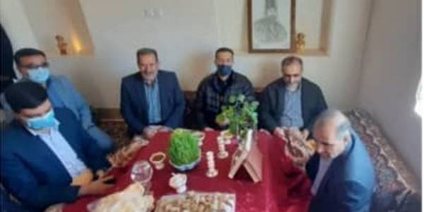 دکتر مخلص الائمه استاندار مرکزی ،  هادی فرماندار شهرستان اراک ،مدیر کل میراث فرهنگی ، صنایع دستی و گردشگری  وجمعی از مسئولین صبح جمعه پنجم فروردین از خانه تاریخی امیرکبیر واقع در روستای هزاوه بازدید نمودند.