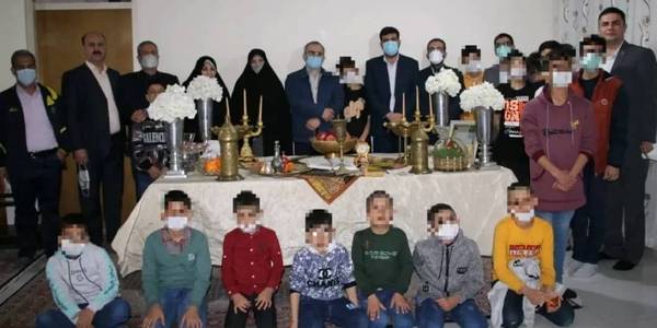 حضور دکتر مخلص الائمه استاندار مرکزی، مهندس هادی فرماندار شهرستان اراک ، زیدوند سرپرست بهزیستی استان مرکزی در لحظه تحویل سال ۱۴۰۱ بین فرزندان بهزیستی