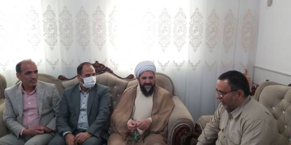 دیدار نوروزی فراهانی سرپرست فرمانداری،حجت الاسلام و المسلمین نیشابوری امام‌جمعه،اعضای شورای اسلامی شهر و رئیس بنیاد شهید و امور ایثارگران شهرستان با جانباز و آزاده سرافراز احمد محمد زمانی