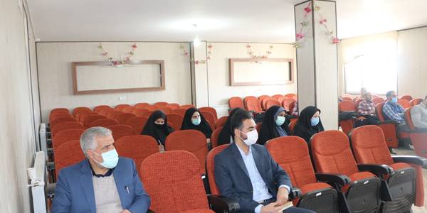 همایش دهیاران بخش مرکزی باحضور فرماندار شهرستان شازند در روستای اکبرآباد برگزارشد