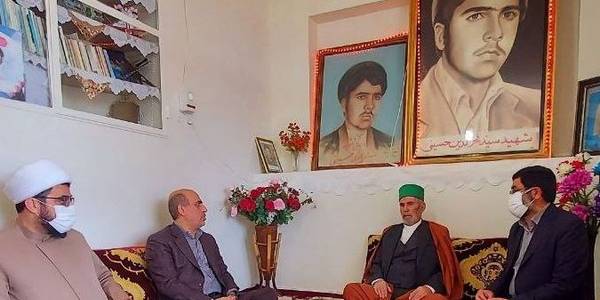 " دیدار فرماندار در معیت نماینده مجلس و امام جمعه با خانواده شهید روحانی " سید فخرالدین حسینی "