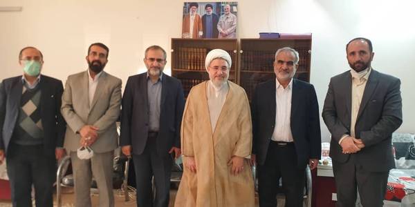 دیدار استاندار مرکزی، معاون توسعه مدیریت و منابع و تعدادی از مدیران استان با حضرت آیت الله اراکی نماینده مردم شریف استان مرکزی در مجلس خبرگان رهبری