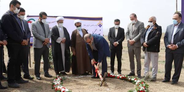 عملیات اجرایی بزرگترین نیروگاه خورشیدی کشور در محلات آغاز شد