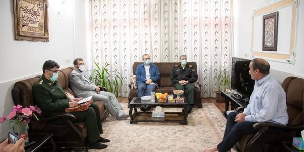 تکریم خانواده شهدا و ایثارگران وظیفه مهم مسئولان است