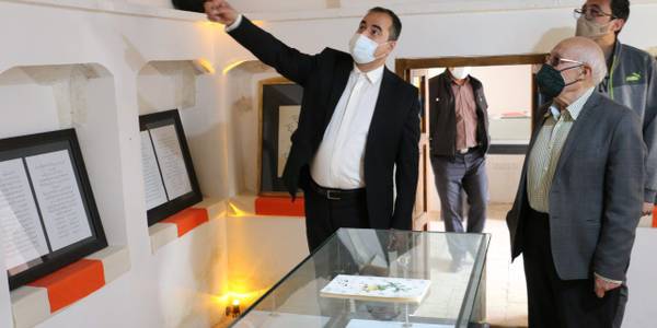 بازدید پرفسور اردشیر قوام زاده به همراه عبدالرضا حاج علی بیگی فرماندار تفرش از دستکند زیر زمینی و منزل نیاکانی حکیم نظامی.