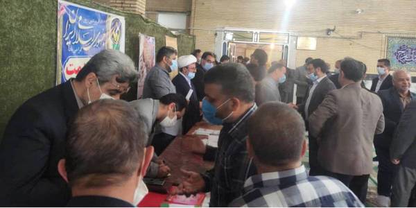 میز خدمت ادارات در مراسم نماز جمعه شهرستان