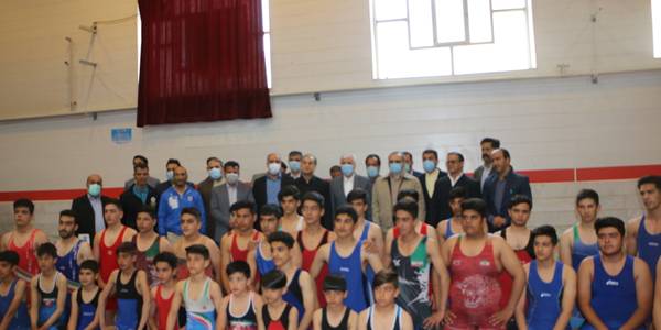 بازدید وزیر ورزش وجوانان از سالن چند منظوره فتح المبین شازند