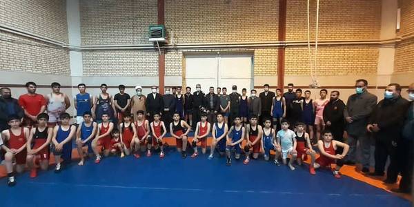 بازدید و سرکشی ابراهیم رستمی فرماندار شهرستان به اتفاق امام جمعه و جمعی از مدیران شهرستان و بخش میلاجرد از سالن کشتی آزاد خسروبیگ