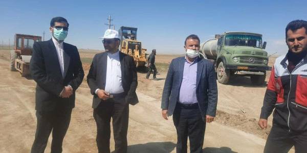 بازدید  فرماندار شهرستان کمیجان باتفاق بخشدار میلاجرد ورئیس راهداری وحمل ونقل جاده ای شهرستان از روند عملیات اجرایی زیر سازی محور روستایی سلوکلو