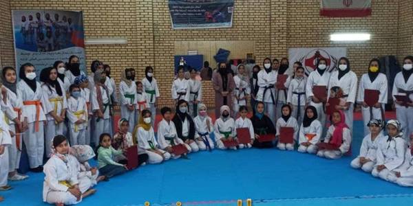 تقدیر از قهرمانان و مدال آوران استانی و کشوری کاراته بانوان شهر میلاجرد و روستای خسروبیگ