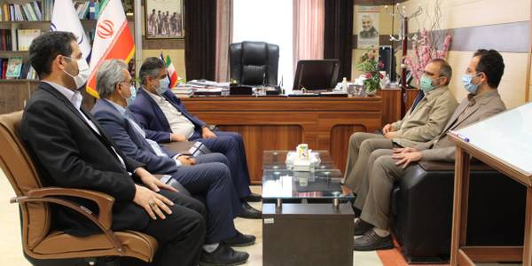 استاندار مرکزی با معاون هماهنگی امور عمرانی و مدیران کل این حوزه دیدار نمود.