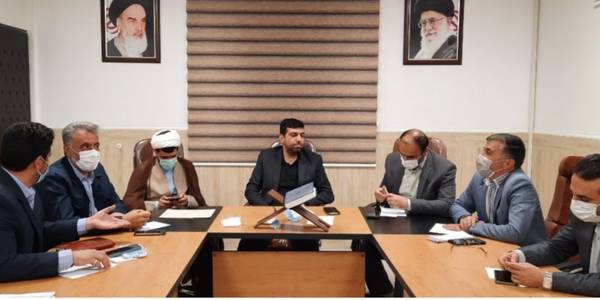 جلسه شورای اداری شهرستان اراک در سالن جلسات ساختمان شهرداری ساروق‌با دستور کار بررسی مشکلات شهر ساروق به ریاست مهندس امیرهادی فرماندار  شهرستان اراک برگزار شد