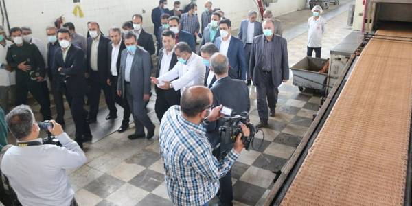 تابش ، معاون وزیر صنعت معدن و تجارت و رییس سازمان حمایت از مصرف کننده و تولید کننده به همراه میرزاخانی معاون امور اقتصادی استاندار ، مهدی الیاسی سرپرست فرمانداری ویژه شهرستان ساوه و مدیران کل استانی و مسئولین شهرستانی از شرکت سالمین  تولید کننده انواع کیک و بیسکوئیت بازدید کردند.