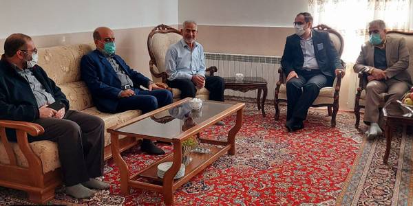 دیدار  محمد حسن آصفری با خانواده شهید محمد فخارنیا