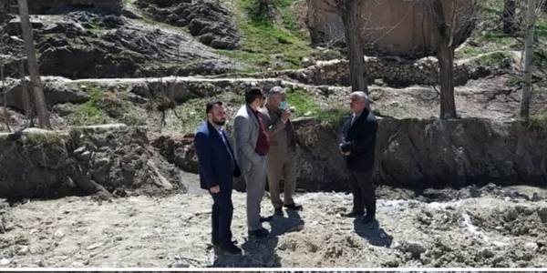 بازدید میدانی فرماندار از پروژه استخر کشاورزی در حال ساخت روستای ولازجرد