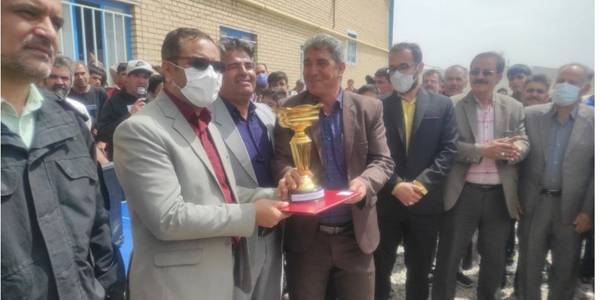 تقدیر از عوامل اجرایی و تیم های برتر جام نوروزی فوتبال با حضور فرماندار کمیجان