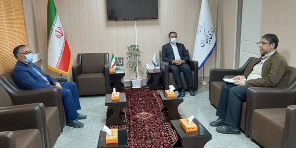 دیدار مدیر بنیاد مسکن انقلاب اسلامی با ابراهیم رستمی فرماندار شهرستان کمیجان به مناسبت سالروز افتتاح حساب ۱۰۰ حضرت امام خمینی(ره) و تاسیس بنیاد مسکن انقلاب اسلامی .