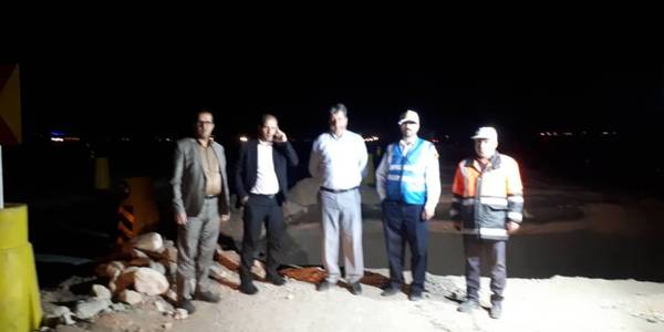 بازدید شامگاهی فرماندار از عملیات عمرانی ترمیم و احداث پل محور دلیجان - سلفچگان