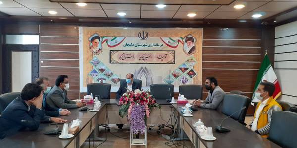 نشست فرماندار با مدیرکل تعاون روستایی استان مرکزی