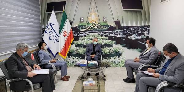 نشست سرپرست فرمانداری و نماینده مردم خمین در مجلس با مدیر کل تامین اجتماعی استان برگزار شد