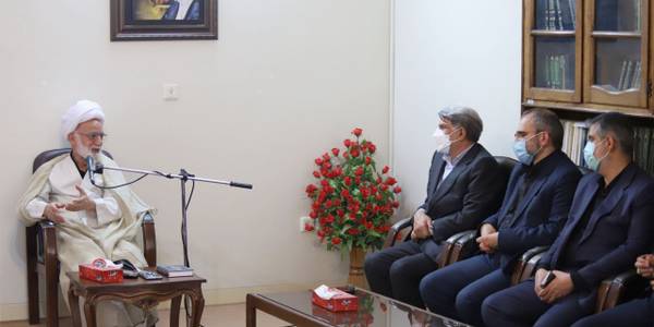 دیدار مسئولین استان و معاون مجلس، حقوقی و امور استان های سازمان برنامه و بودجه کشور با نماینده ولی فقیه در استان مرکزی و امام جمعه اراک