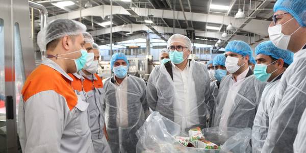 به مناسبت هفته کارگر ، " مهدی الیاسی " سرپرست فرمانداری ویژه شهرستان ساوه به همراه مسئولین  با حضور در شرکت سن ایچ ضمن خدا قوت و تشکر از زحمات کارگران و مدیران شاغل در این واحد به عنوان افسران جنگ اقتصادی ، از نزدیک در جریان مسائل این قشر عزیز و ارزشمند قرار گرفتند.