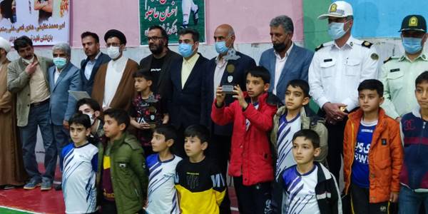 حضورفرماندار شهرستان شازند در اختتامیه مسابقات فوتسال در سالن فتح المبین شازند