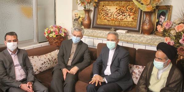 سرپرست فرمانداری ، امام جمعه و نماینده مردم خمین در مجلس با تعدادی از خانواده های فرهنگیان شهرستان دیدار کردند