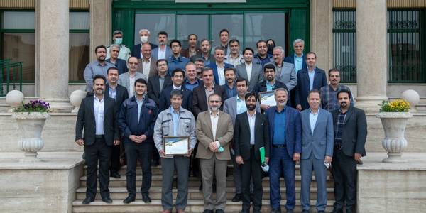 نشست صمیمی استاندار مرکزی با تشکل های کارگری و کارفرمایی به مناسبت هفته جهانی کار و کارگر