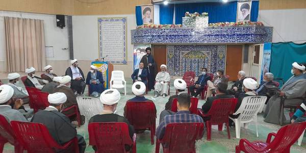 نشست صمیمی :