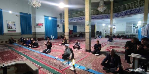 حضور فرماندار، معاون‌ سیاسی اجتماعی فرمانداری، بخشدار مرکزی، رییس شورای اسلامی بخش مرکزی کمیجان و جمعی از مسئولین در مراسم احیای شب قدر