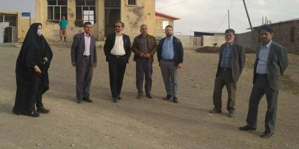 دهگردشی و بازدید میدانی ابراهیم رستمی، فرماندار شهرستان به همراه مجید قاسمی بخشدار مرکزی کمیجان از روستای کوت آباد