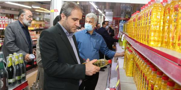 بازدید میدانی مهدی الیاسی سرپرست فرمانداری ویژه شهرستان ساوه  از نانوایی ها و فروشگاه های سطح شهر