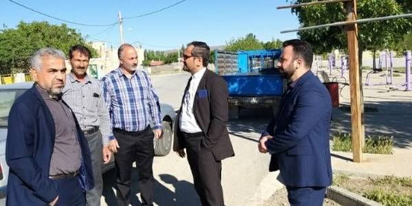 دهگردشی و بازدید میدانی ابراهیم رستمی، فرماندار شهرستان به همراه مجید قاسمی بخشدار مرکزی کمیجان از روستای فتح آباد