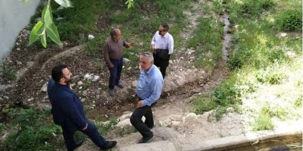 دهگردشی و بازدید میدانی ابراهیم رستمی، فرماندار شهرستان به همراه مجید قاسمی بخشدار مرکزی کمیجان از روستای فریس آباد