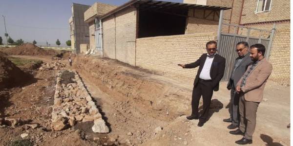 بازدید میدانی ابراهیم رستمی، فرماندار شهرستان به همراه عیسی آبادی معاون برنامه ریزی و امینی سرپرست شهرداری کمیجان از پروژه های در حال اجرای شهرداری