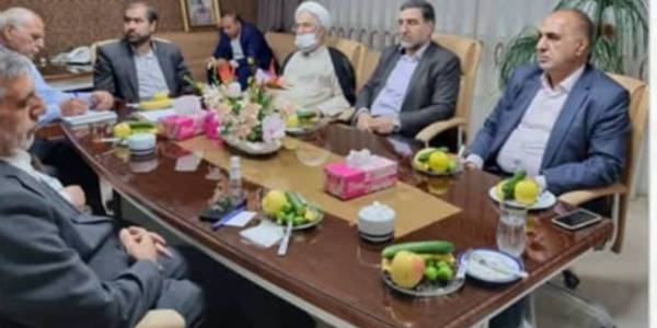 نشست فرماندار شهرستان فراهان  با جمعی از بزرگان فراهان در تهران و برنامه ریزی تعیین روز فراهان