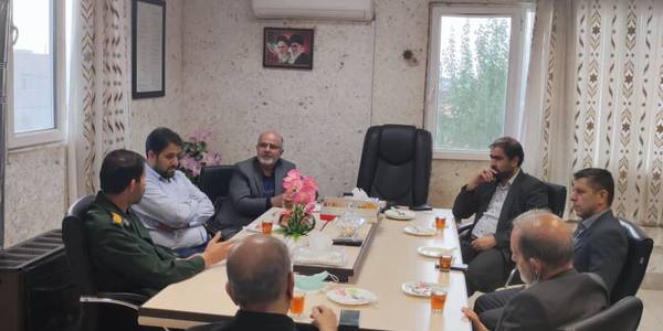 سردار تمیزی فرمانده قرارگاه تابان (تامین منزلت و معیشت اعضای وابسته نیروهای مسلح) به همراه هیئت همراه با فرماندار شهرستان فراهان دیدار کردند.