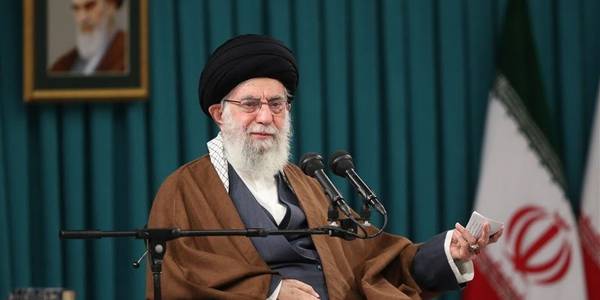 امام خامنه‌ای: تلاش برای افزایش نسل و حمایت از خانواده از ضروری‌ترین فرائض و سیاستی حیاتی است