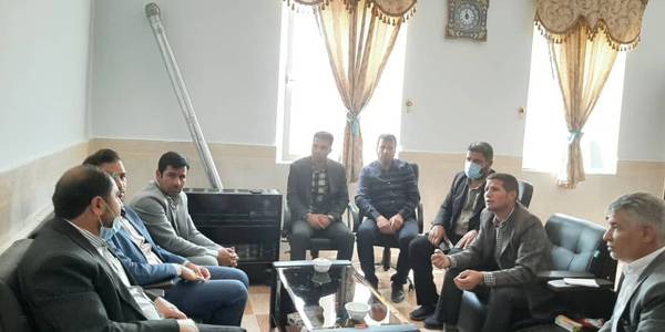 جلسه بررسی مسائل و مشکلات نانوایی‌ها و سهمیه آرد شهر خنجین  ومشکل جمع آوری شیر دامداران بخش خنجین با حضور فرماندار شهرستان فراهان برگزار گردید