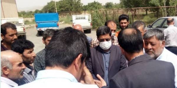 "بازدید سر زده فرماندار از محل توزیع کود شیمیایی"