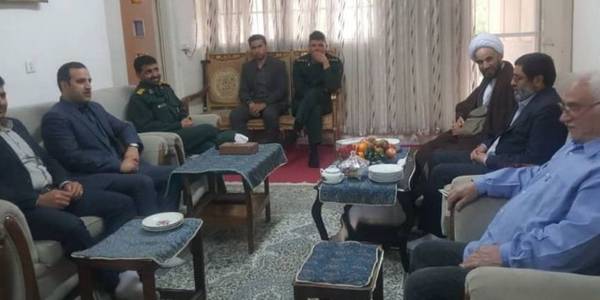 دیدار فرماندارخنداب با خانواده معظم شهداء