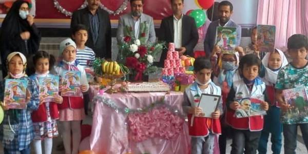 حضور فرماندار خنداب در آئین جشن غنچه ها