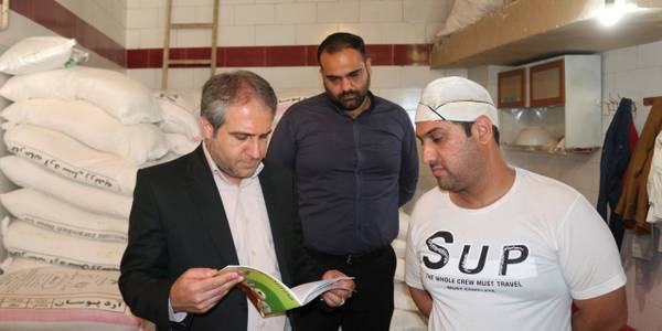 بازدید میدانی مهدی الیاسی سرپرست فرمانداری ویژه شهرستان ساوه از نانوایی های سطح شهر