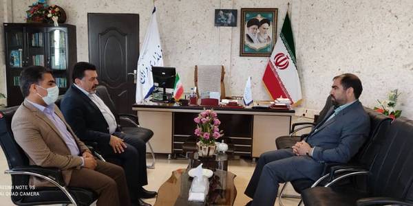 دکتر مهدی علیزاده مهاجر مدیر کل سازمان پزشکی قانونی استان مرکزی با حضور در محل فرمانداری فراهان با فرماندار این شهرستان دیدار کرد.