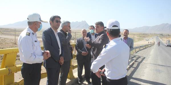 فرماندار و اعضای شورای ترافیک استان و شهرستان از پارکینگ خودروهای سنگین خمین بازدید کردند